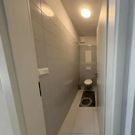 Moderne V Senici סניצה